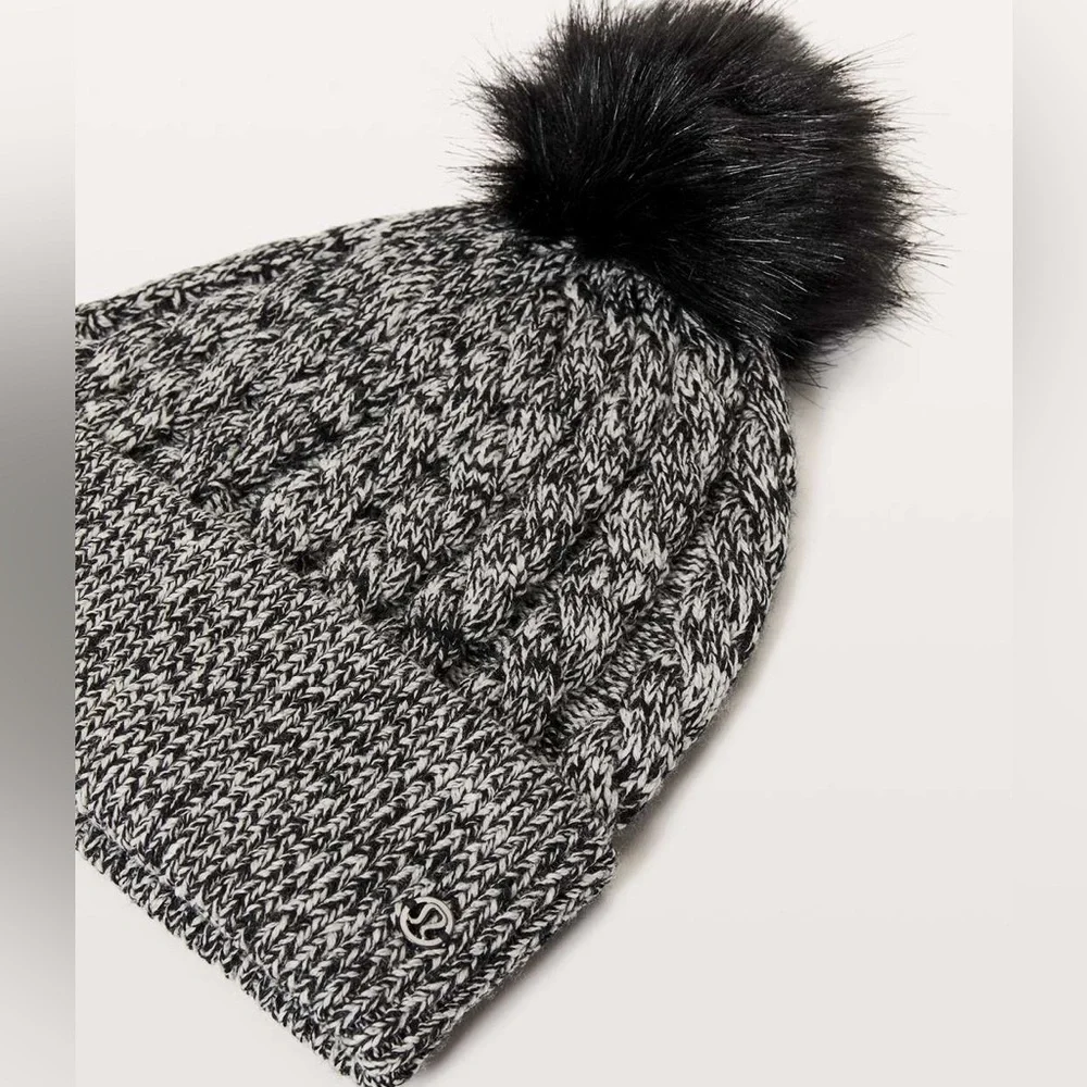 NEW Lululemon Wool Be Toasty Pom Beanie Black Angel Wing OS